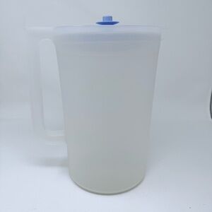 TUPPERWARE EXTRA LARGE SHEER DRINK PITCHER